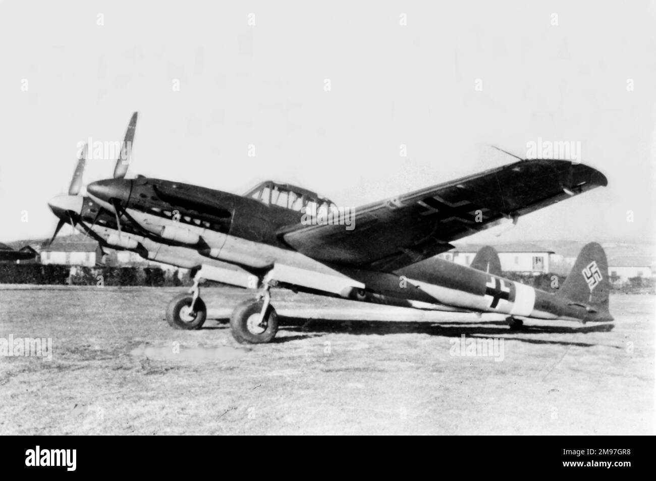 SIAI Marchetti SM92 – wie bei Luftwaffe Marks zu sehen, konnte dieser Typ mit enger Unterstützung für den Doppelausleger nicht in die Produktion eingeführt werden. Stockfoto