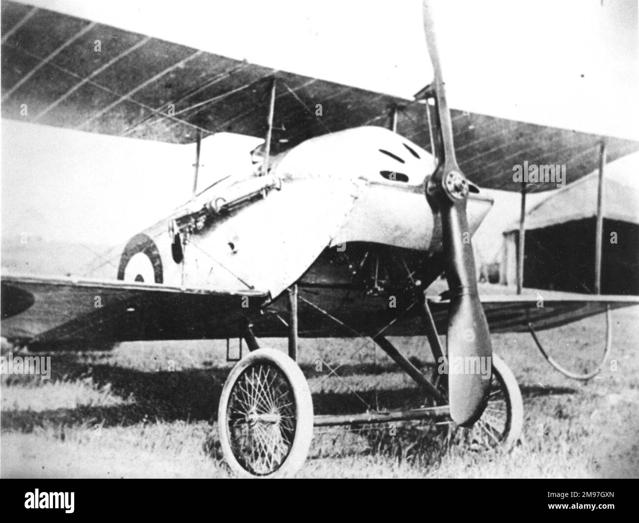 Sopwith Gordon Bennett Racer bewaffnet mit einer Lewis-Waffe und protetiv beschichtetem Propeller an DER RNAS-Station Dunkerque im Frühjahr 1915. Stockfoto