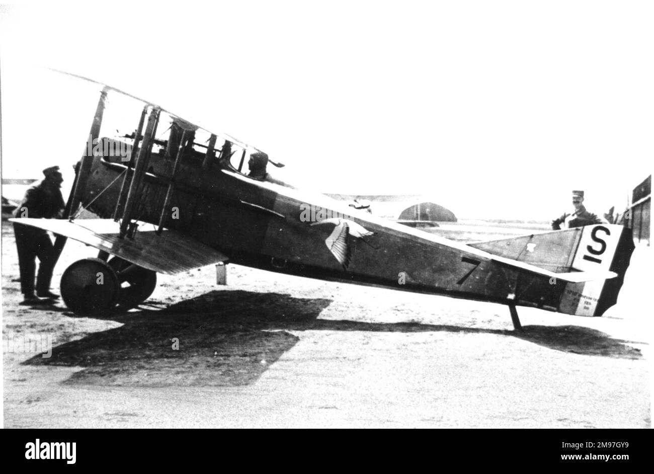 SPAD S VII, ein führendes französisches Kampfflugzeug, wurde 1916 eingeführt. Das seitlich gemalte Storchsymbol zeigt, dass es zur berühmten Groupe de Chasse 12 gehört, die von Felix Brocard befehligt wird. Stockfoto