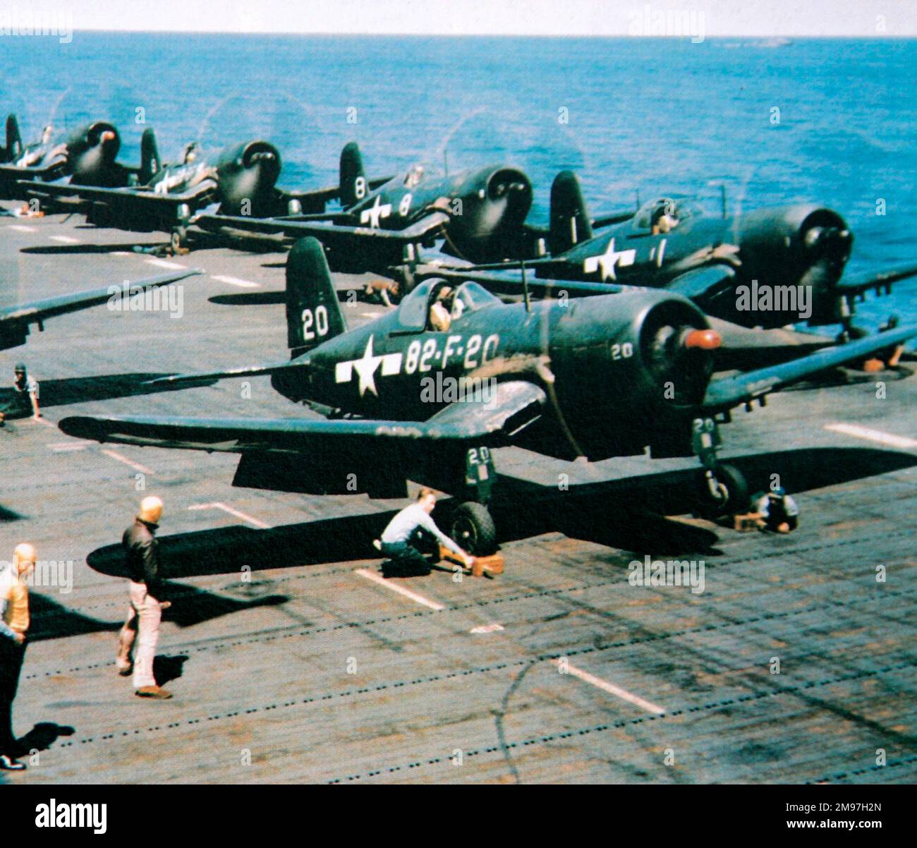 Vought F4U-4 Corsair - bereit zum Start an Bord der USS Randolph, Juni 1944. Stockfoto