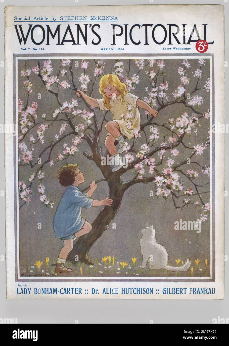 Cover-Design von Margaret W Tarrant, Frauenmagazin, 10. Mai 1924. Ein Mädchen und ein Junge klettern auf einen Baum in Blüte, beobachtet von einer weißen Katze. Mit einem Sonderartikel von Stephen McKenna und Artikeln von Lady Bonham-Carter, Dr. Alice Hutchison und Gilbert Frankau. Stockfoto