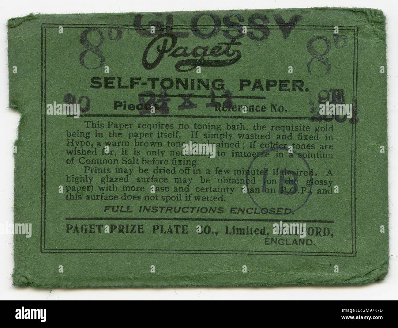 Umschlag mit zwanzig Blatt selbstfärbendes Paget Papier, Preis 80 Pence, von Paget Prize Plate Co Limited aus Watford. Stockfoto