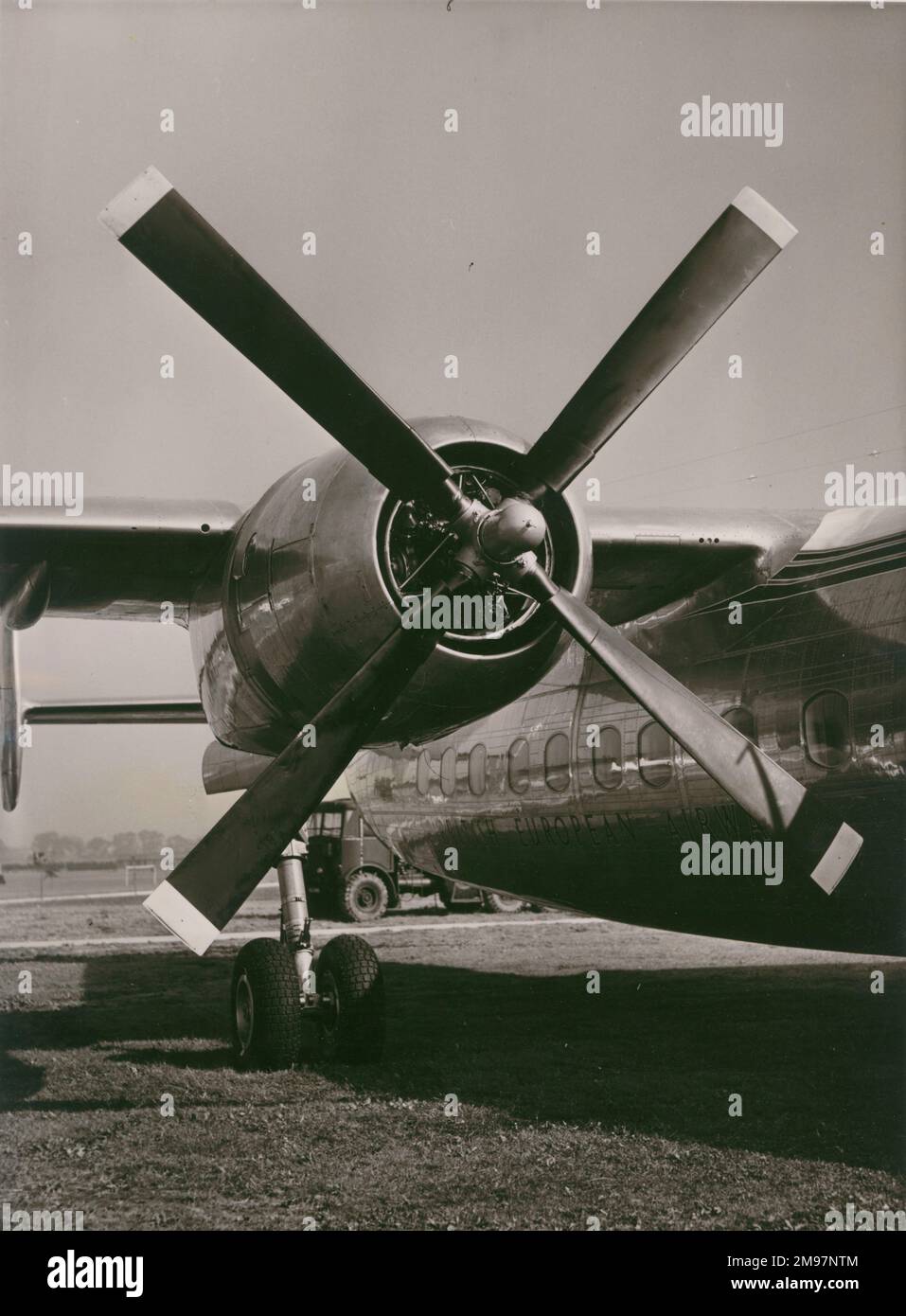 Ein 16ft 6in mm Durchmesser de Havilland-Hohlstahlpropeller wird derzeit auf einem mit Bristol Centaurus betriebenen Airspeed-Botschafter entwickelt. Stockfoto