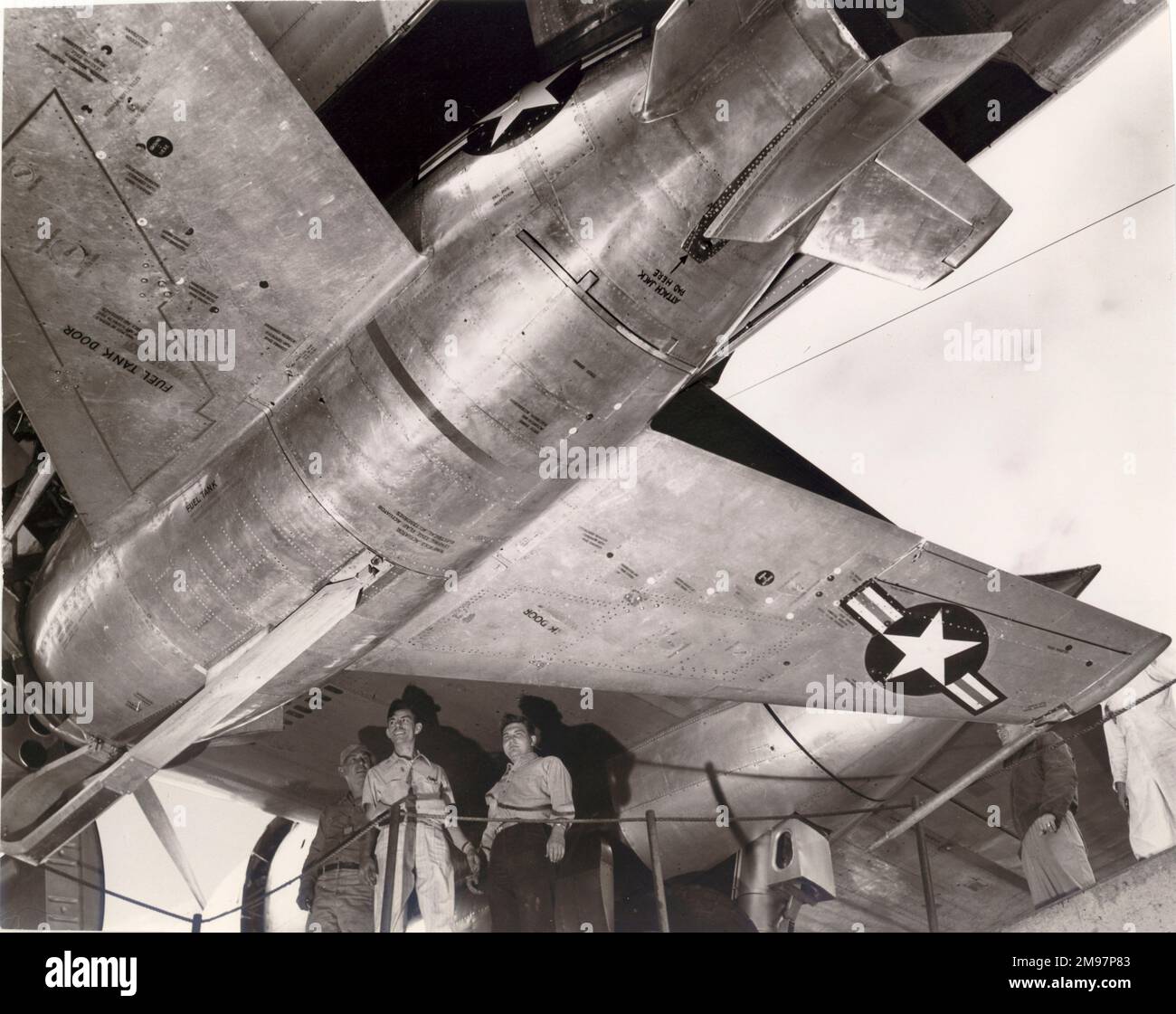 McDonnell XF-85 Goblin unter seinem Mutterschiff. Stockfoto