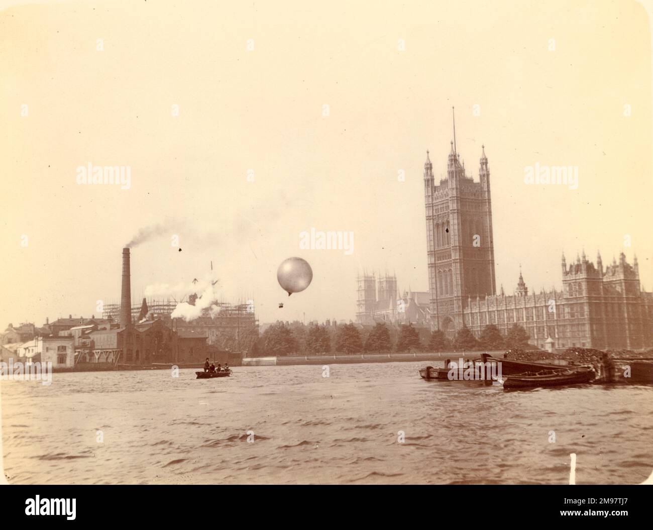 Der Ballon wurde von einem Auftritt losgelassen, um Fotos gegenüber den Houses of Parliament zu machen. Stockfoto