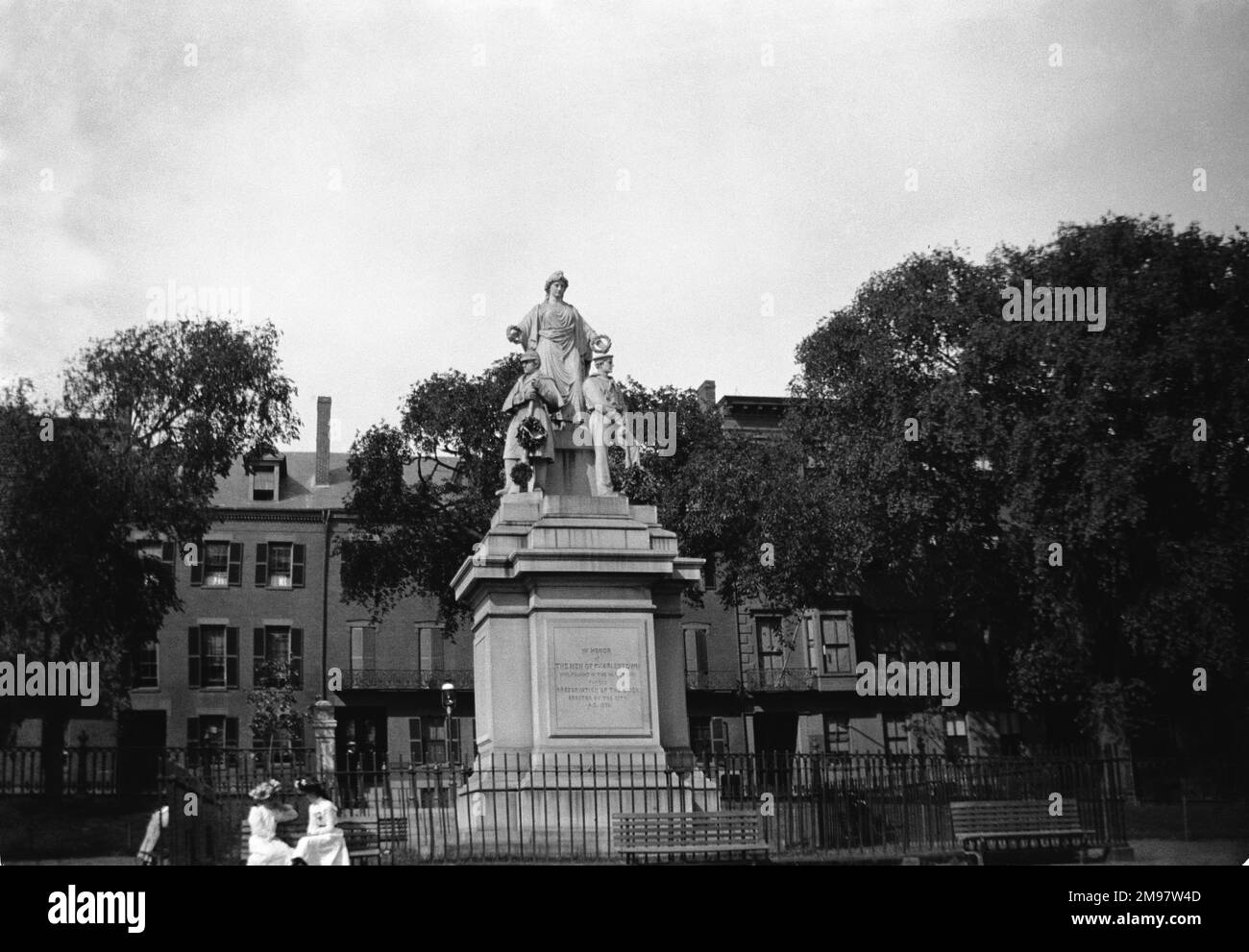 Erbaut zu Ehren der Schlacht von Bunker Hill, dem ersten großen Konflikt zwischen britischen und Patrioten im Amerikanischen Revolutionskrieg. Erbaut zwischen 1827-1843 67 Meter hoch aus Granit aus dem nahe gelegenen Quincy. 294 Schritte nach oben. Bunker Hill gehört heute zum Boston Historic National Park. Stockfoto