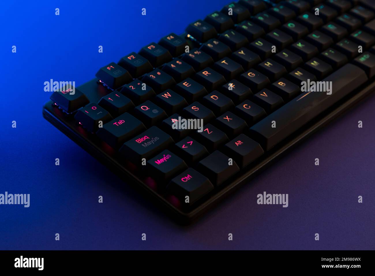 Mechanische Tastatur mit rgb-Beleuchtung. Stockfoto