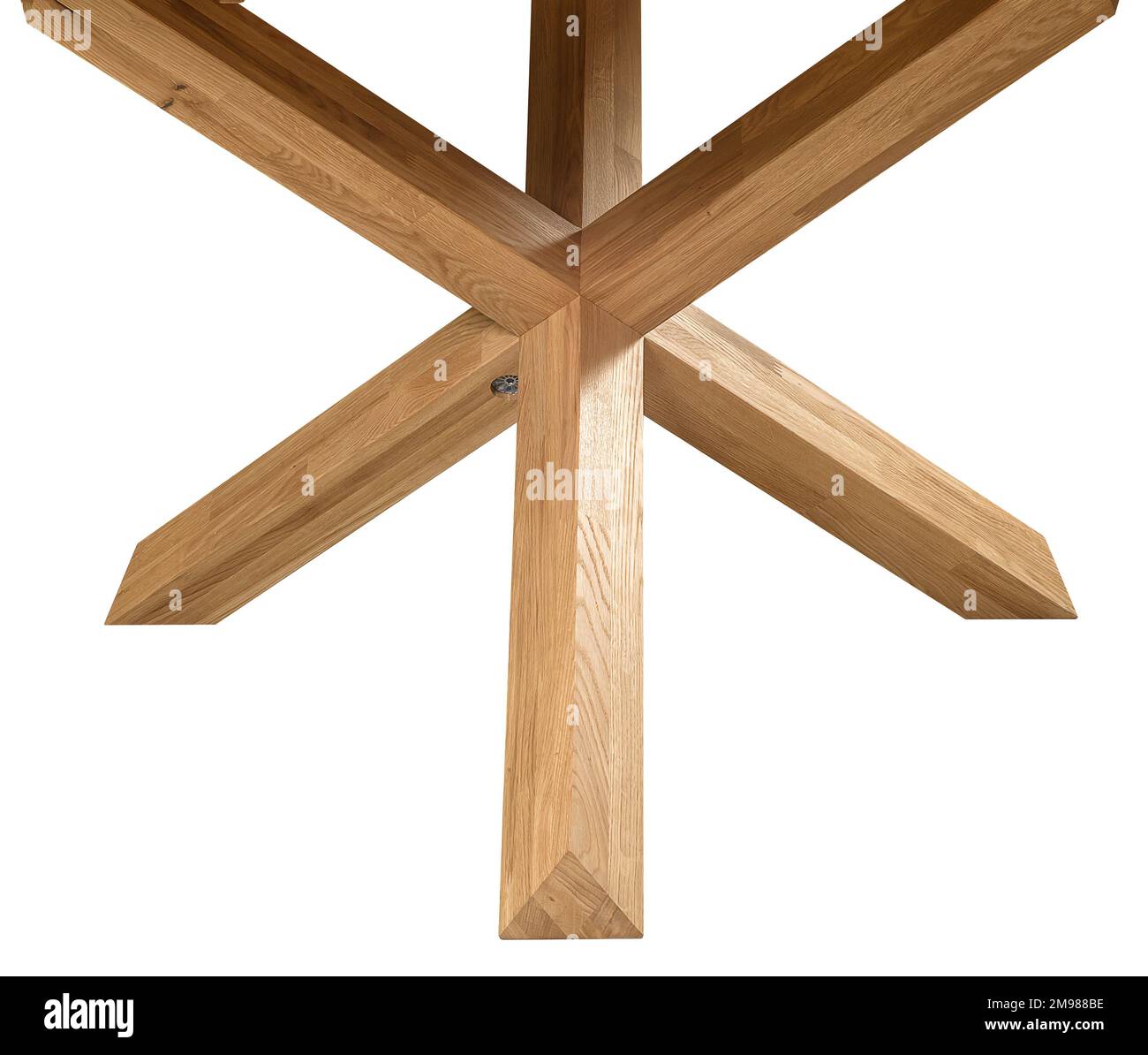 Tischbeine aus Holz isoliert auf weißem Hintergrund, Foto aus nächster  Nähe, gekreuzte sternförmige Beine, Hintergrund mit umweltfreundlichen  Möbelelementen aus Holz. Massives Holzfell Stockfotografie - Alamy