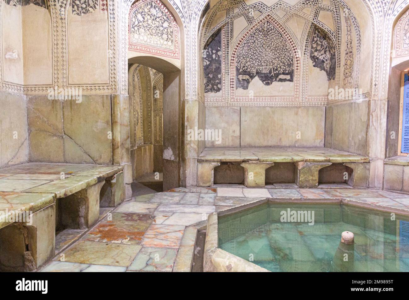 SHIRAZ, IRAN - 6. JULI 2019: Badehaus der Zitadelle Karim Khan in Shiraz, Iran. Stockfoto