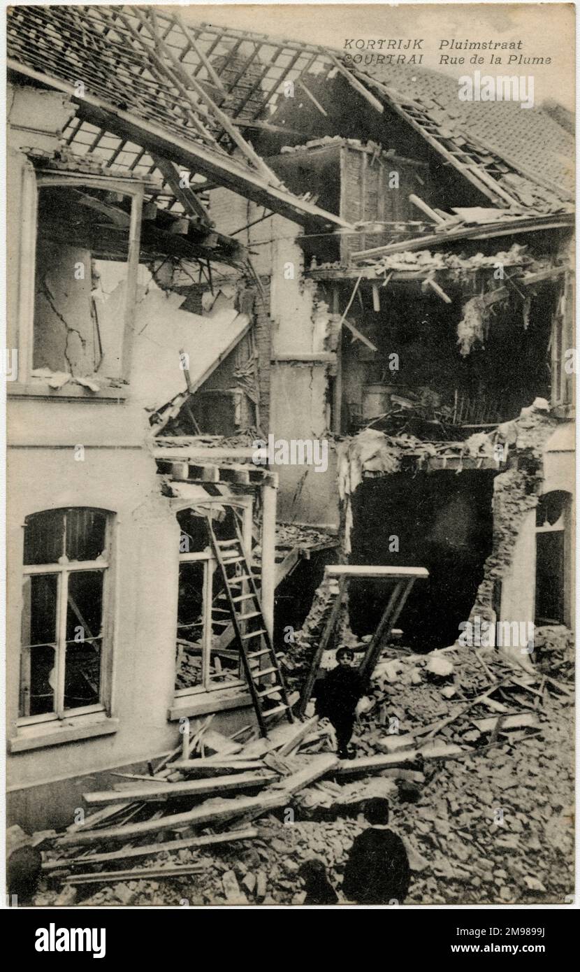 Courtrai (Kortrijk), Belgien - bombardierte Häuser in der Rue de la Plume im Jahr WW1. Stockfoto