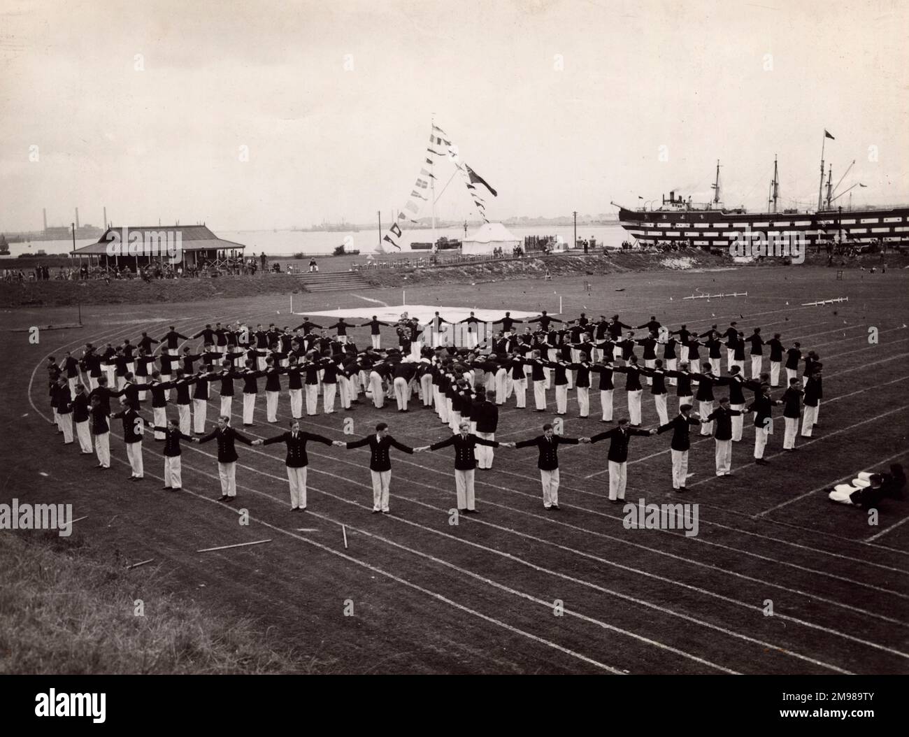 Marine-Ausstellung auf einem Sportplatz. Stockfoto