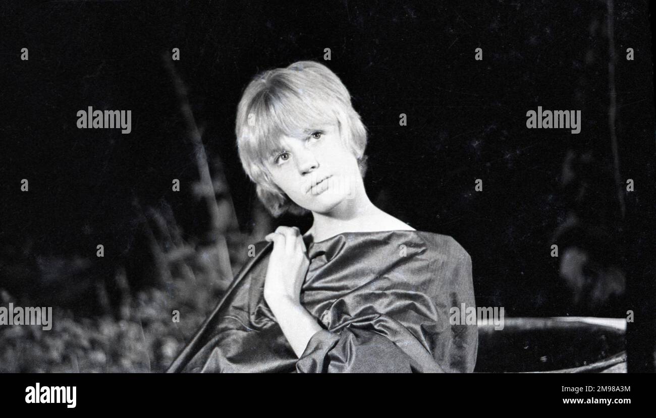 Marianne Faithfull (geboren 1946), englische Sängerin, Songwriterin und Schauspielerin. Sie wurde hier als Teenager im Prospect Theatre, Reading, gesehen, wo sie zur Schule ging. Stockfoto