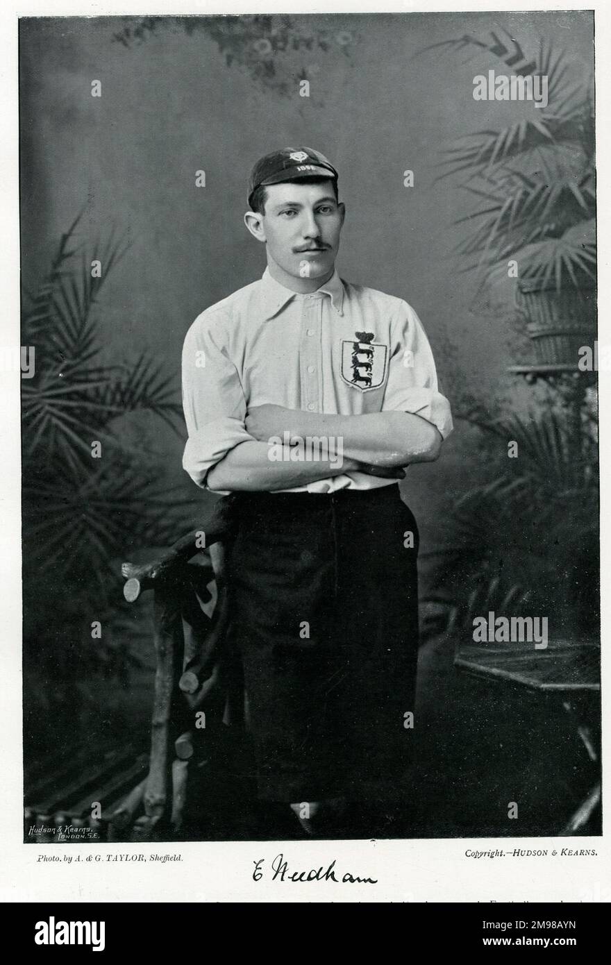 Ernest „Nudger“ Needham (1873-1936), englischer Fußballer und Cricketspieler. Er spielte Fußball für Sheffield United und England und wurde 1901 Kapitän von England. Stockfoto