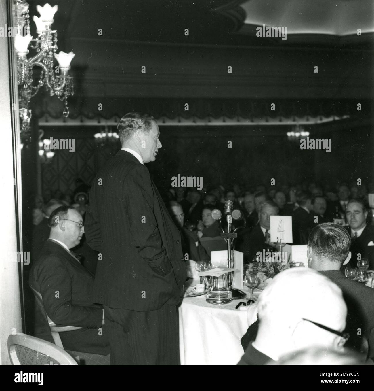 Duncan Sandys, Luftfahrtminister, hält seine Rede beim 94.-Jubiläums-Mittagessen am 12. Januar 1960 im Dorchester Hotel, London. Stockfoto