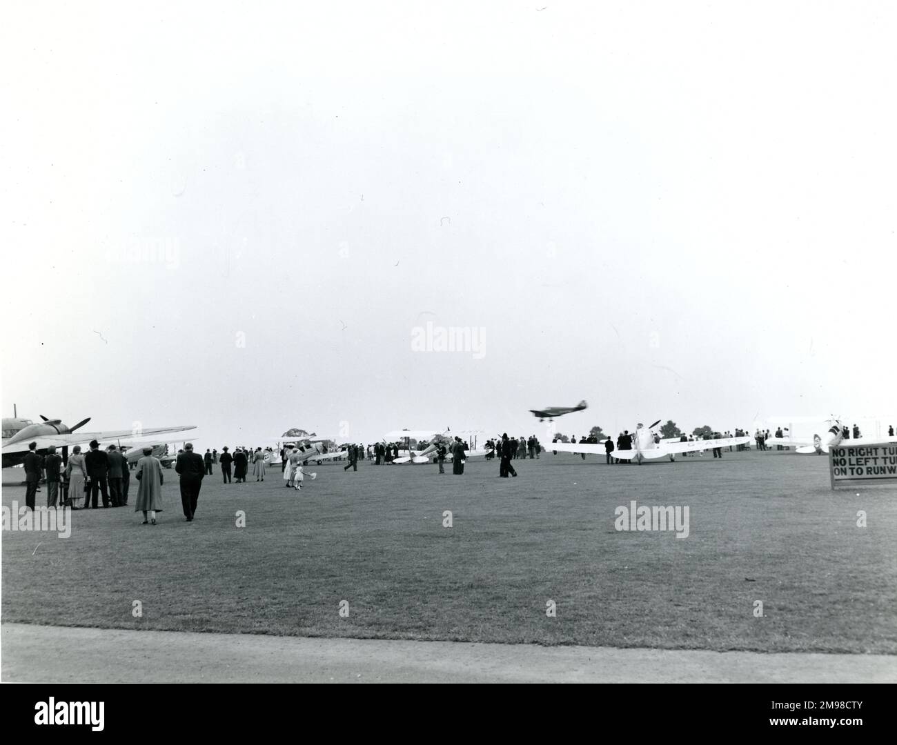 Die 1956. Royal Aeronautical Society Garden Party in Wisley am 15. Juli. Stockfoto