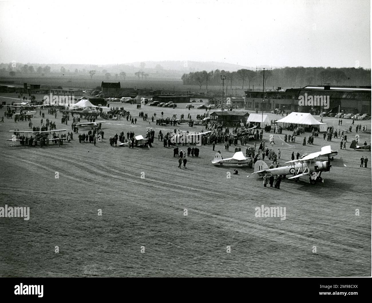 Die 1951. Royal Aeronautical Society Garden Party am White Waltham Aerodrome am 6. Mai. Stockfoto