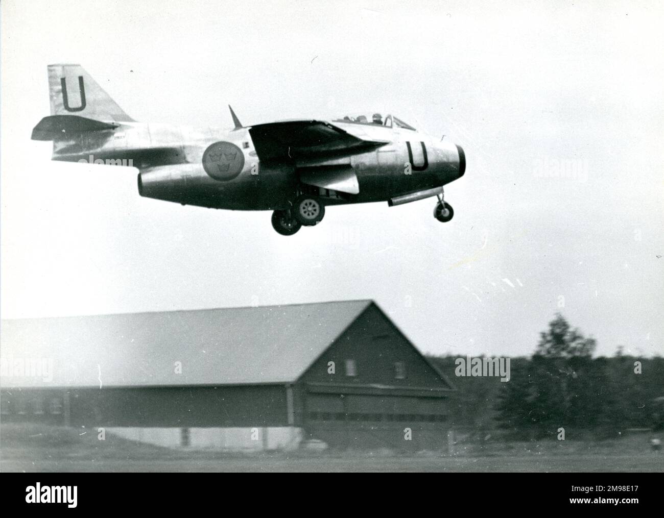 Der Prototyp Saab J29, 29001, startet für seinen ersten Flug am 1. September 1948. Stockfoto
