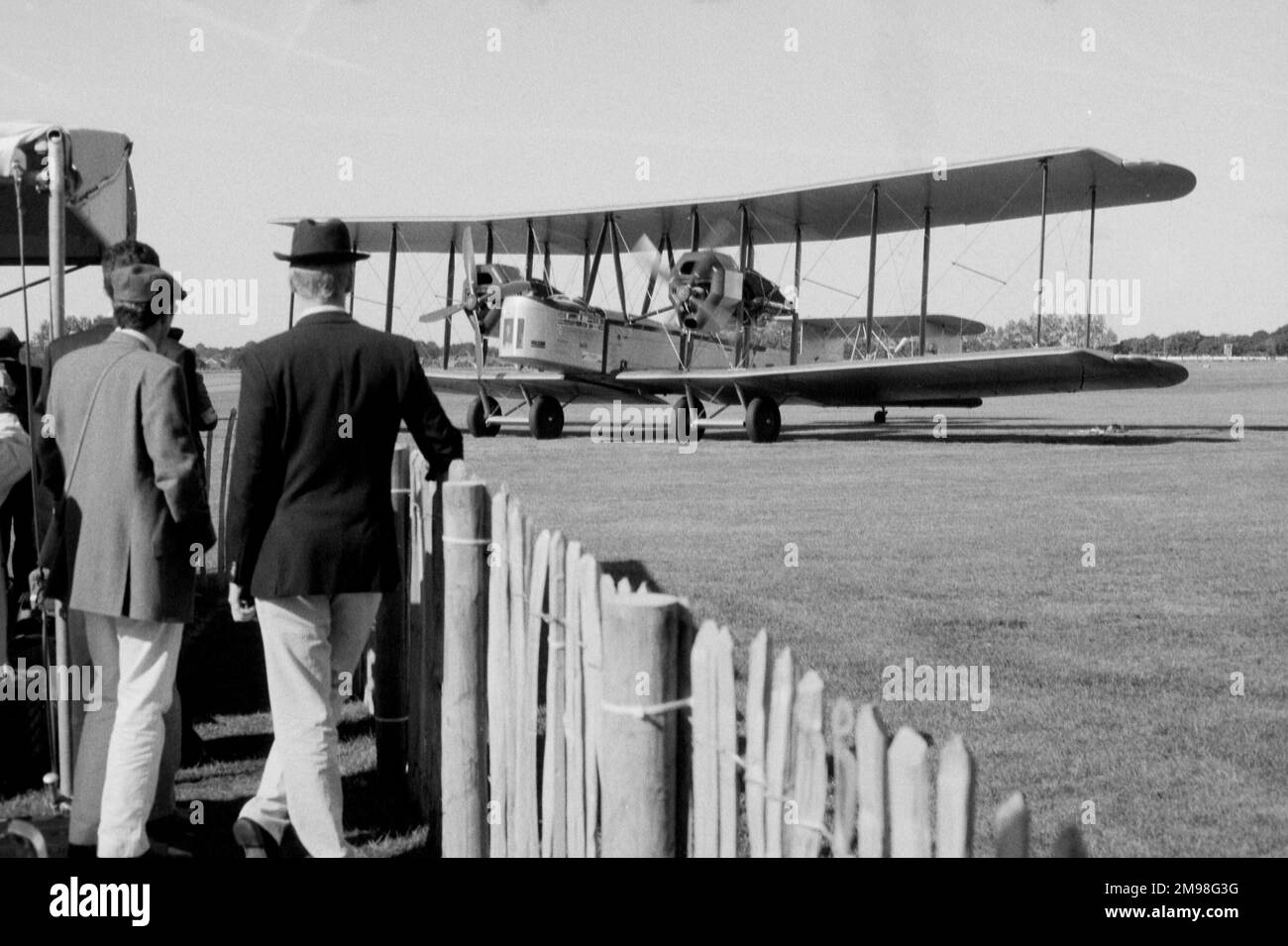 Oldtimer-Flugzeug auf dem Goodwood Aerodrome West Sussex England Stockfoto