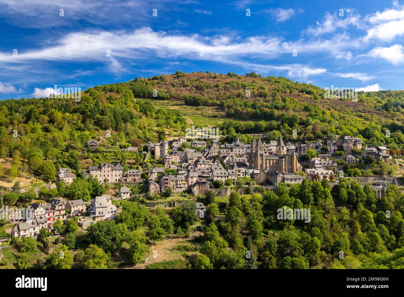 UNESCO-Dorf Conques-en-Rouergue im Departement Aveyron, Frankreich Stockfoto