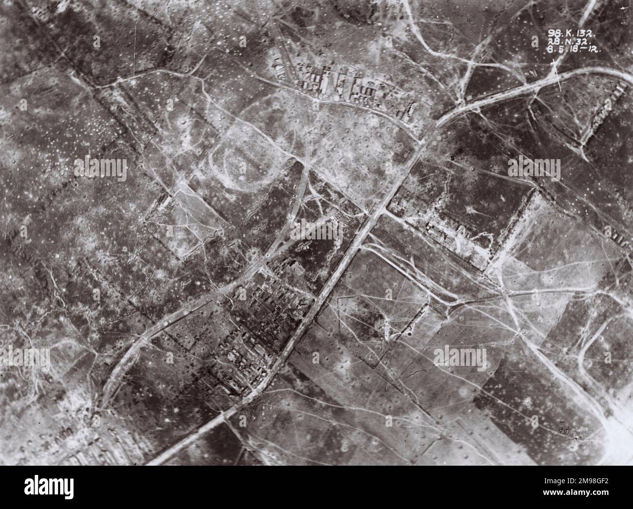 Luftaufnahme eines Muschelgebiets südlich von Kemmel, einem Gebiet in der Nähe von Ypern, Westflandern, Belgien, am 8. Mai 1918. Stockfoto