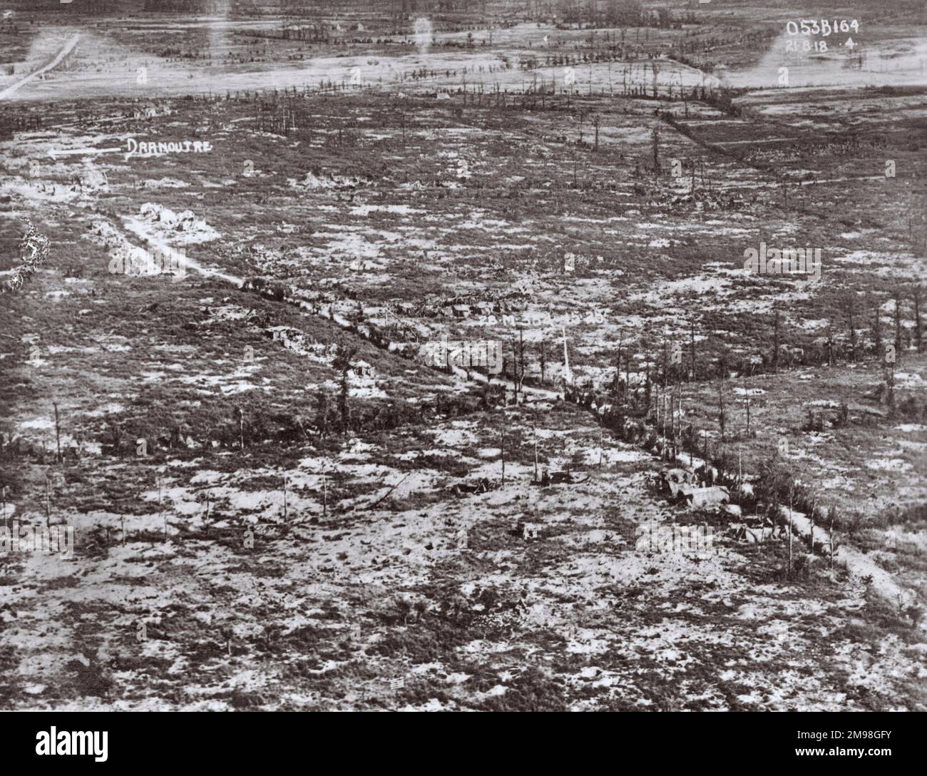 Luftaufnahme, Ruinen von Dranoutre, Westflandern, Belgien, am 21. August 1918, Baumstümpfe sichtbar. Stockfoto
