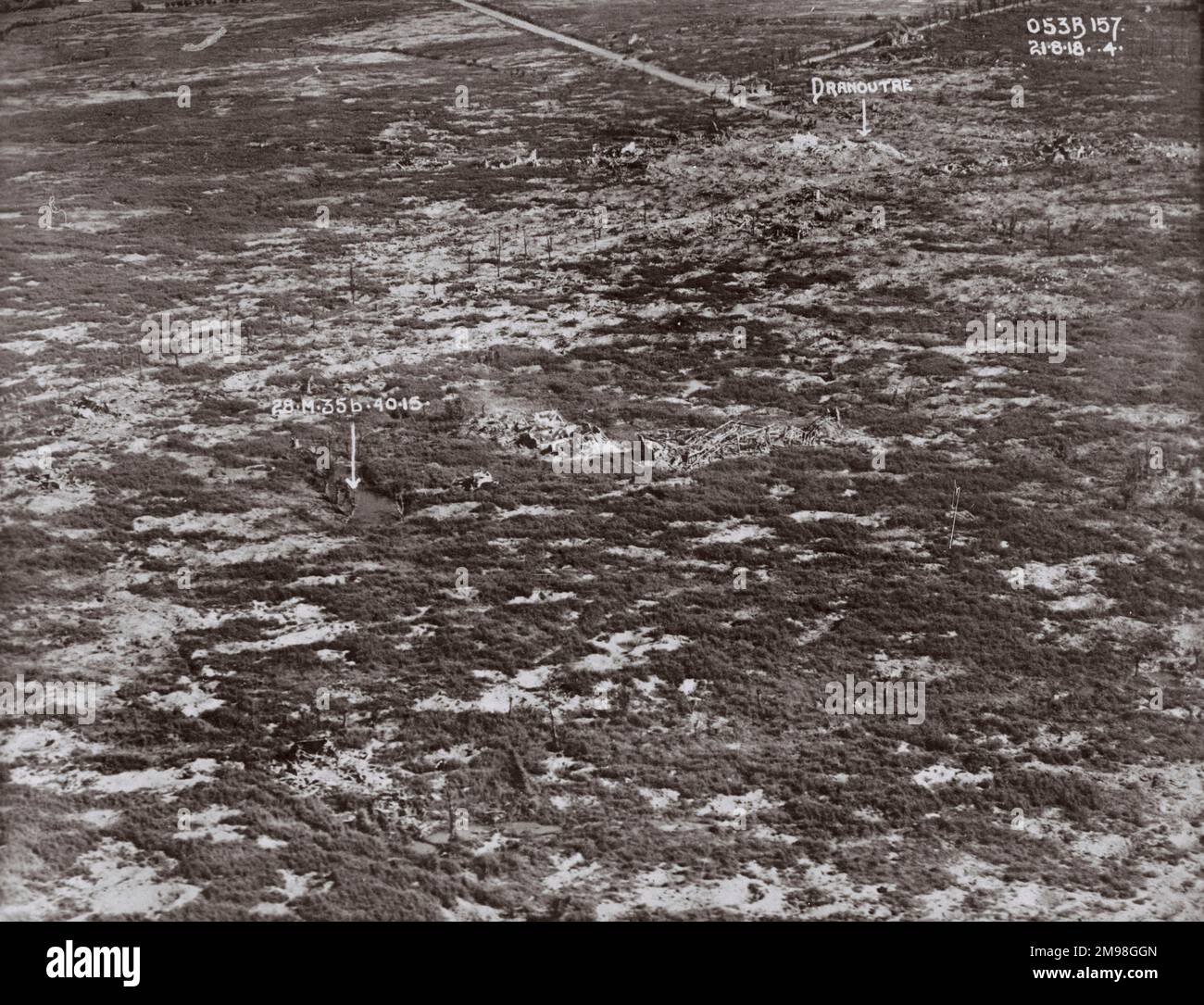 Luftaufnahme, ein Muschelgebiet in der Nähe von Dranoutre, Westflandern, Belgien, am 21. August 1918, mit Baumstümpfen sichtbar. Stockfoto
