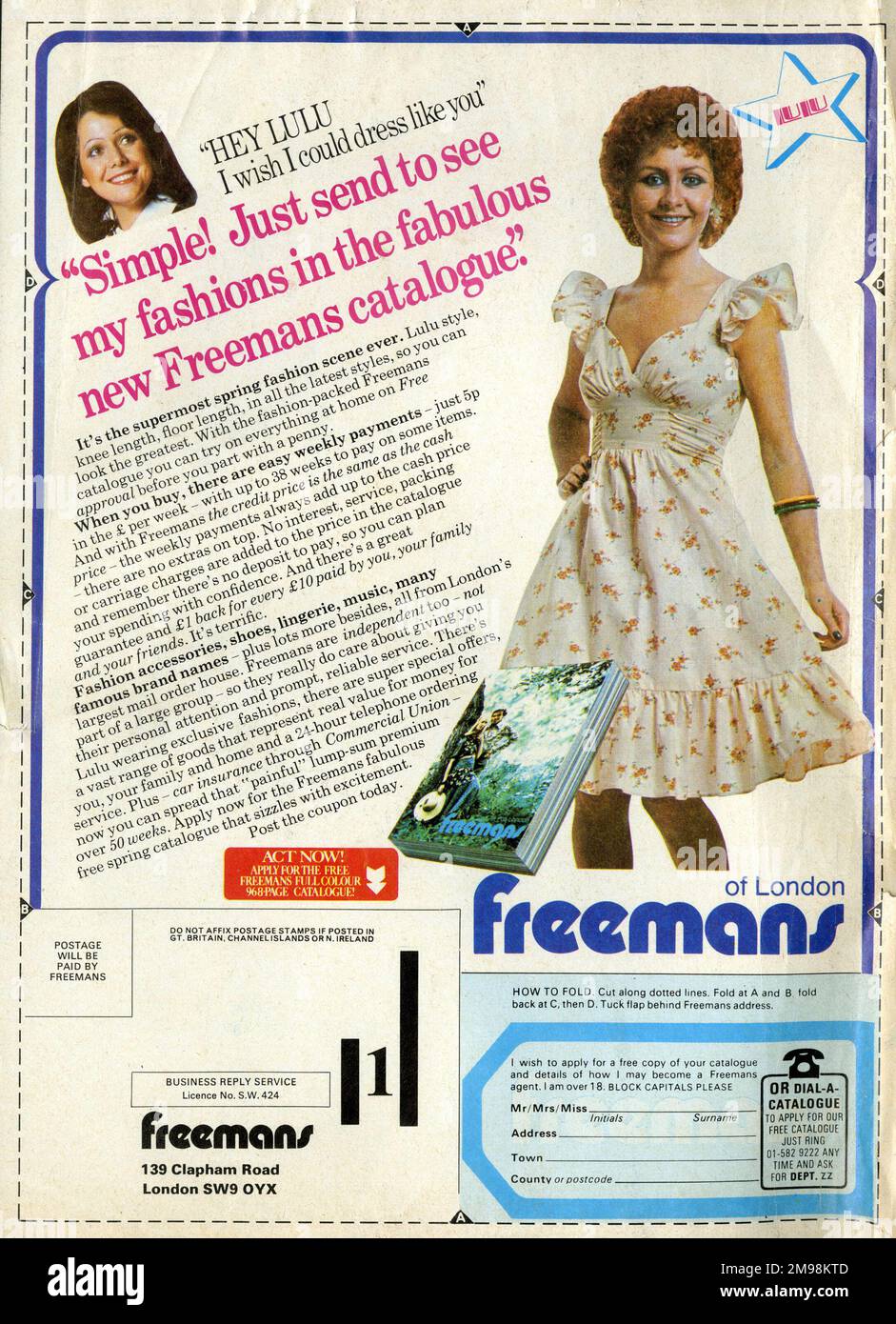Werbung für den Freemans of London Versandkatalog mit dem Popsänger Lulu, März 1975. Stockfoto