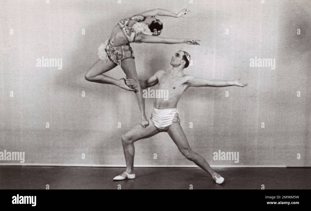 Tanz, Ballett - zwei Tänzer, die Aufzüge und Posen vorführen. Stockfoto