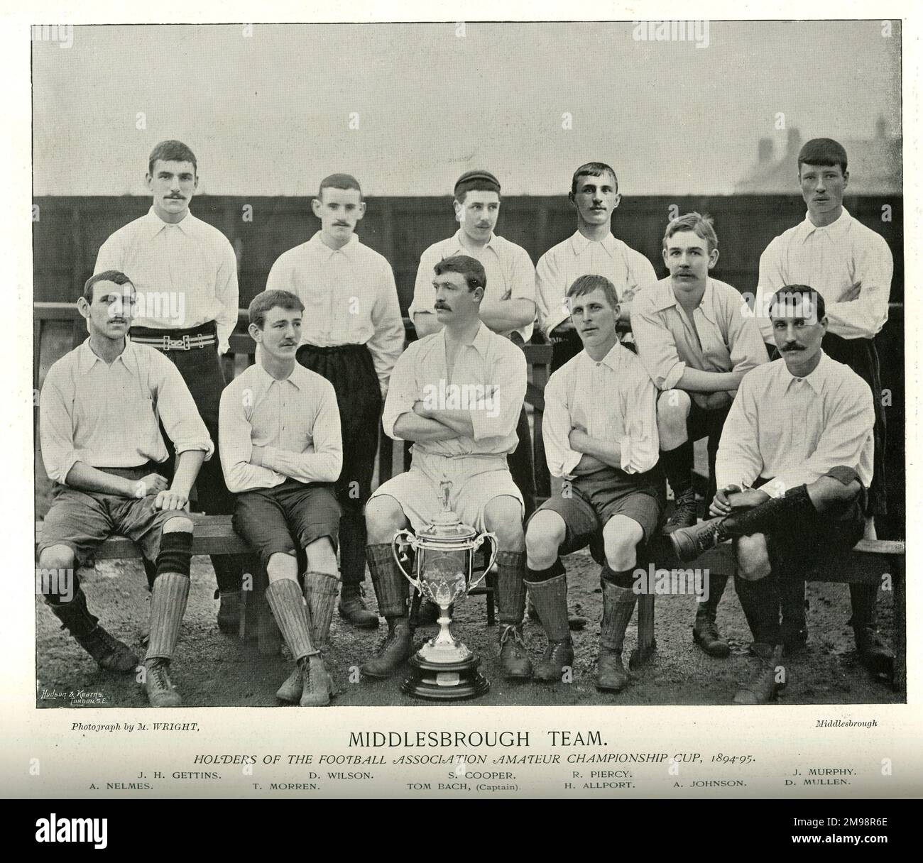 Middlesbrough FC Team, Inhaber des Football Association Amateur Championship Cup, 1894-5: Gettins, Wilson, Cooper, Piercy, Murphy, Nelmes, Morren, Bach, Allport, Johnson, Mullen. Stockfoto
