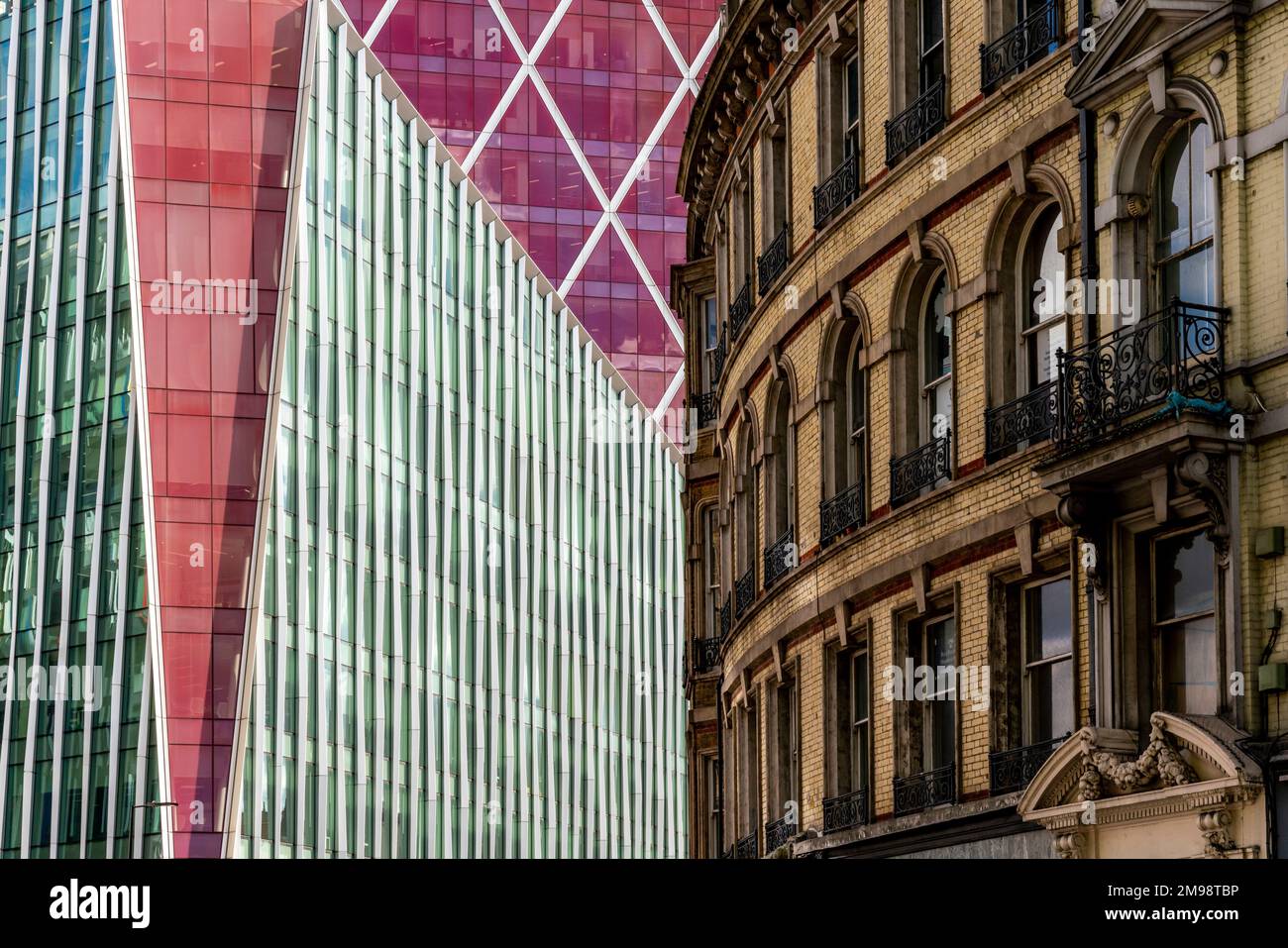 Old and New Architecture, Victoria Station Area, London, Großbritannien. Stockfoto