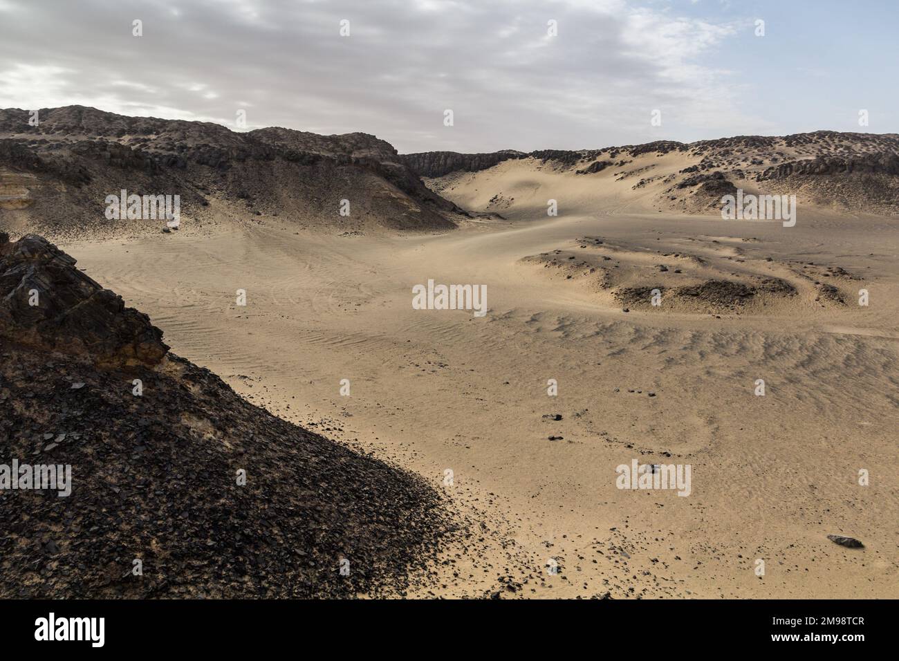 Wüstenmondähnliche Landschaft in der Nähe der Bahariya Oase, Ägypten Stockfoto Wüstenmondähnliche Landschaft in der Nähe der Bahariya Oase, Ägypten Stockfoto