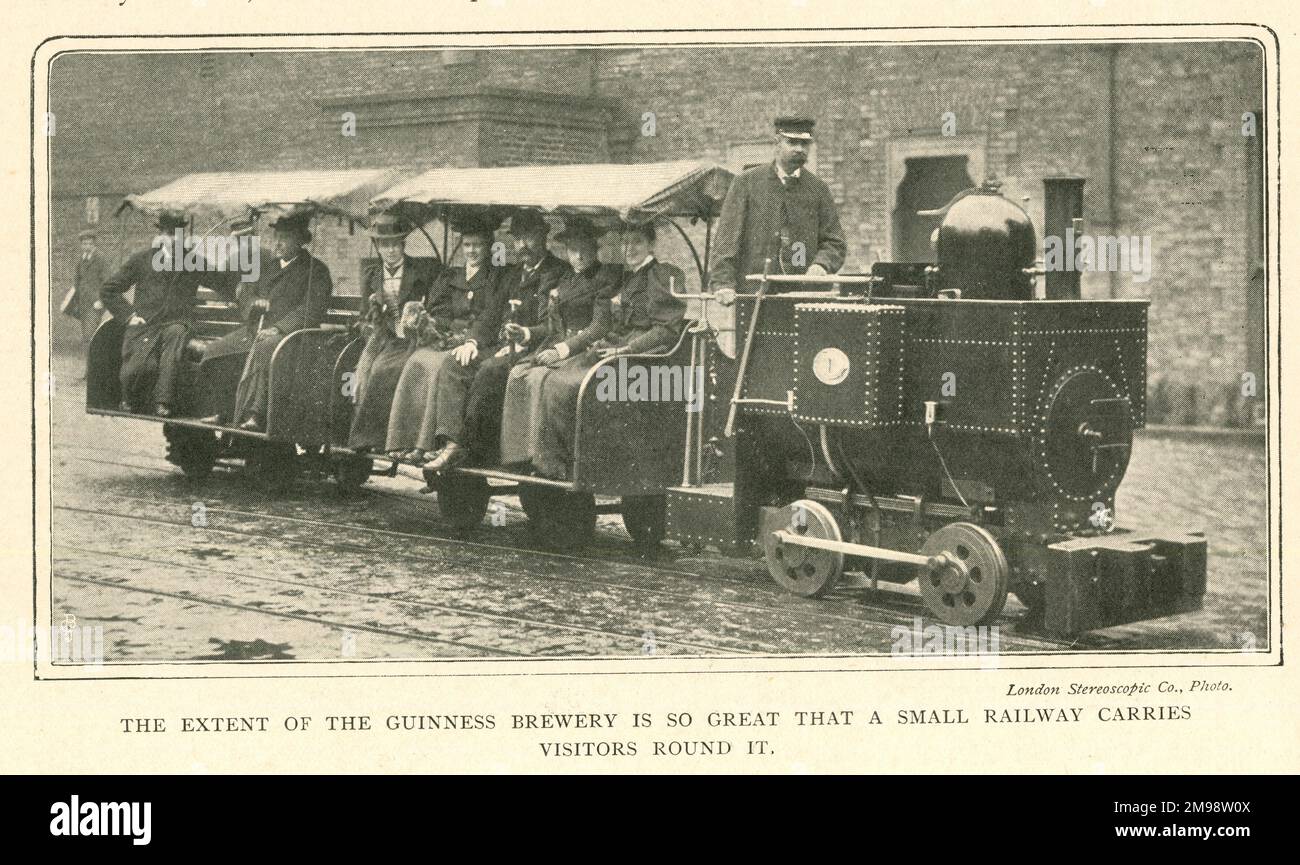 Besucher der umfangreichen Guinness-Brauerei werden bequem mit einem kleinen Zug transportiert. Stockfoto