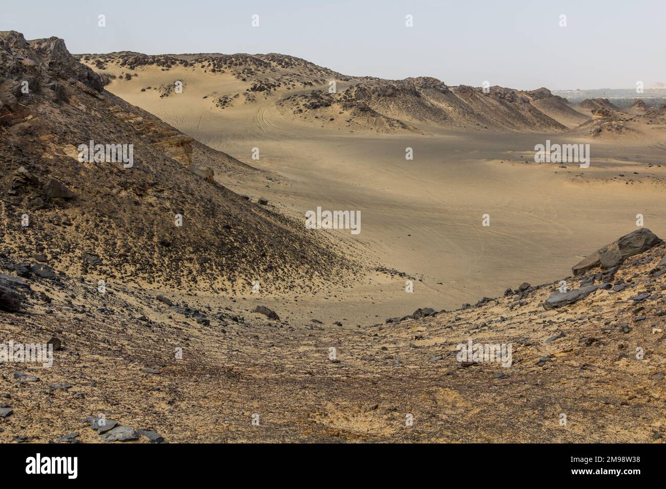 Wüstenmondähnliche Landschaft in der Nähe der Bahariya Oase, Ägypten Stockfoto