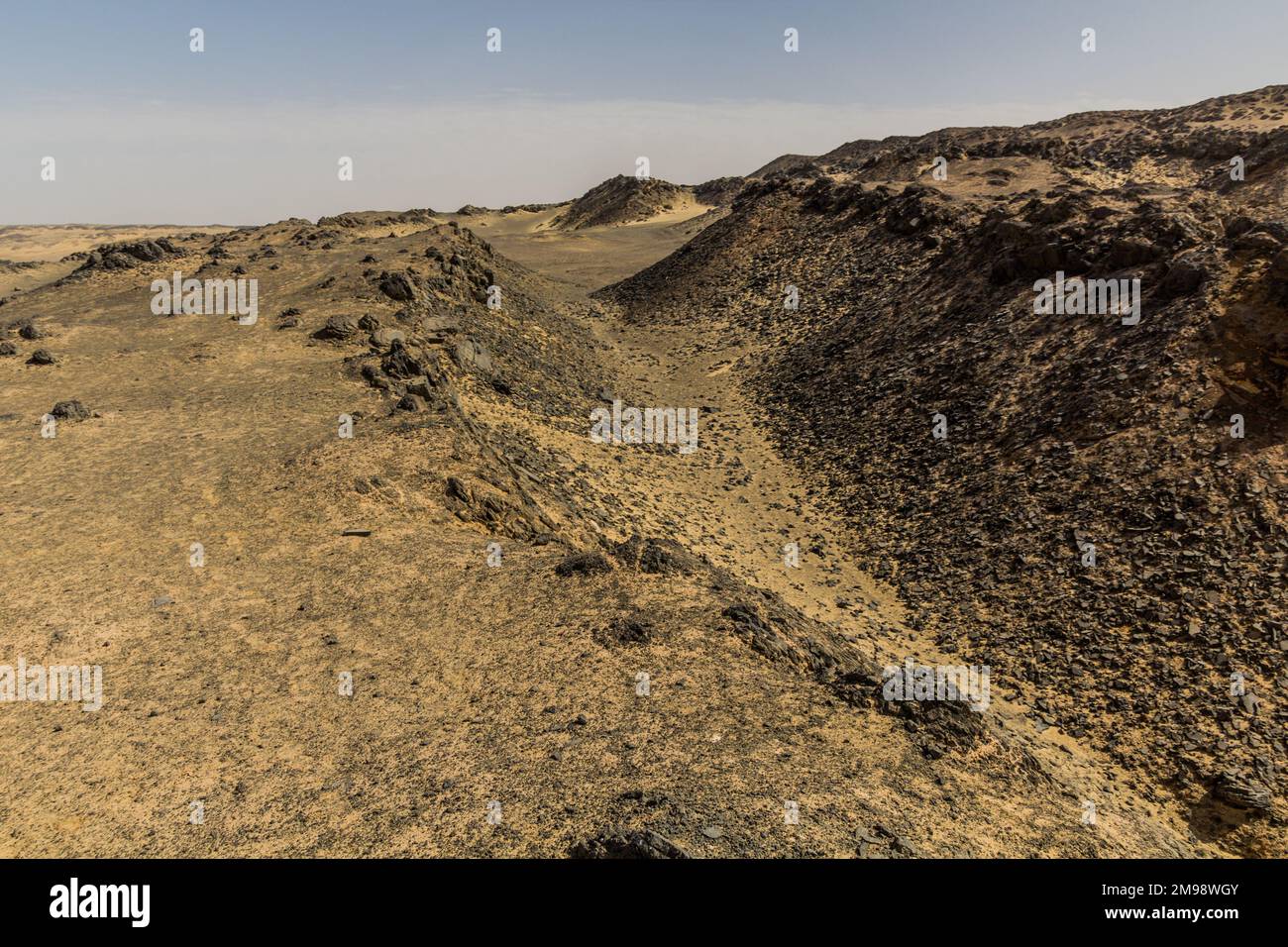 Wüstenmondähnliche Landschaft in der Nähe der Bahariya Oase, Ägypten Stockfoto Wüstenmondähnliche Landschaft in der Nähe der Bahariya Oase, Ägypten Stockfoto