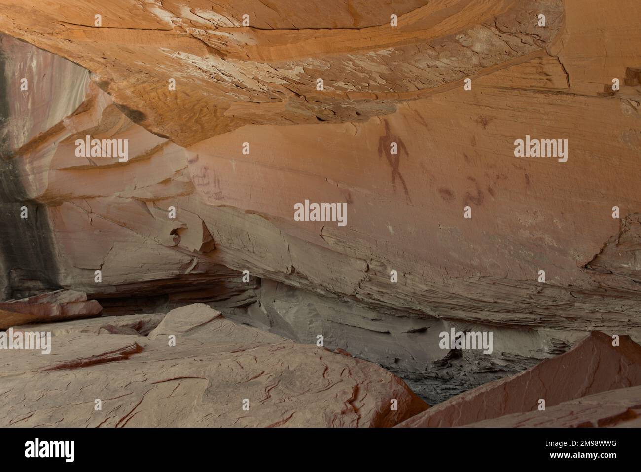 Alte Piktogramme auf einer Nische im McCloyd Canyon, Bears Ears National Monument Stockfoto