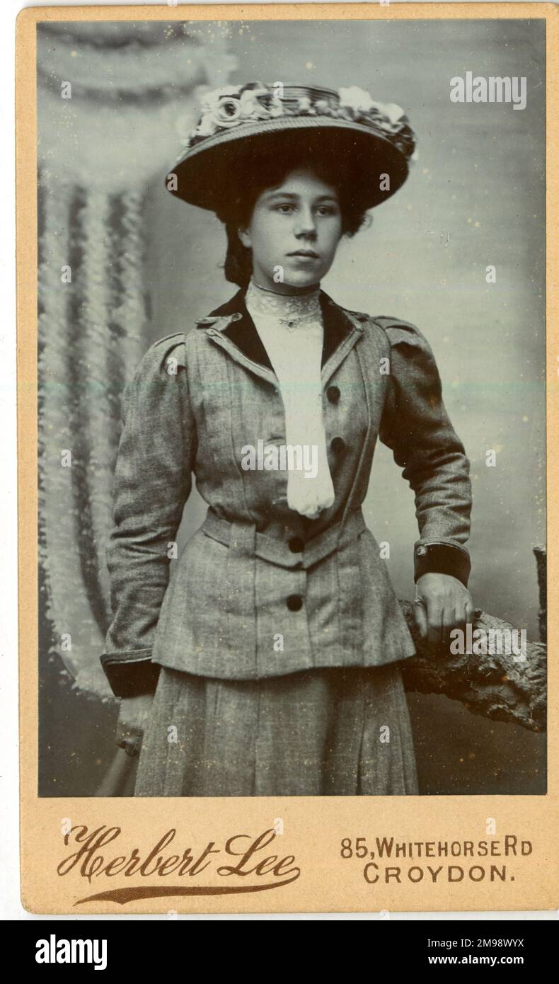 Carte de Visite - eine junge Frau mit Hut, Croydon. Stockfoto