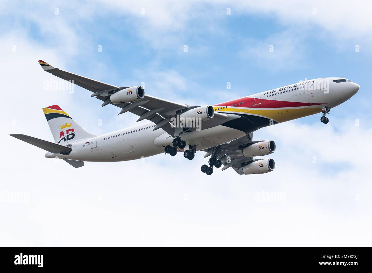 Ein Passagierflugzeug des Typs Airbus A340 der belgischen Fluggesellschaft Air Belgium. Stockfoto
