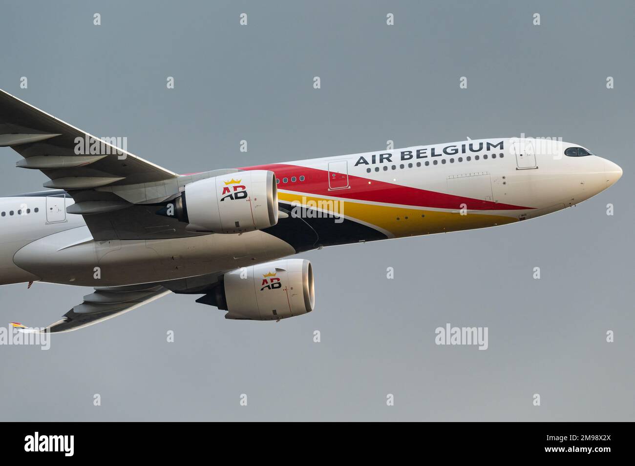 Ein Passagierflugzeug des Typs Airbus A330 der belgischen Fluggesellschaft Air Belgium. Stockfoto