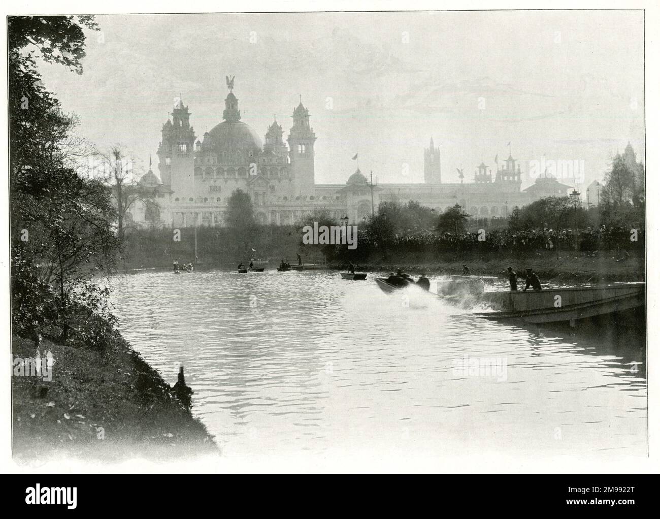 Glasgow International Exhibition, 1901 - Water Shoot und Gondolas on River Kelvin. Stockfoto