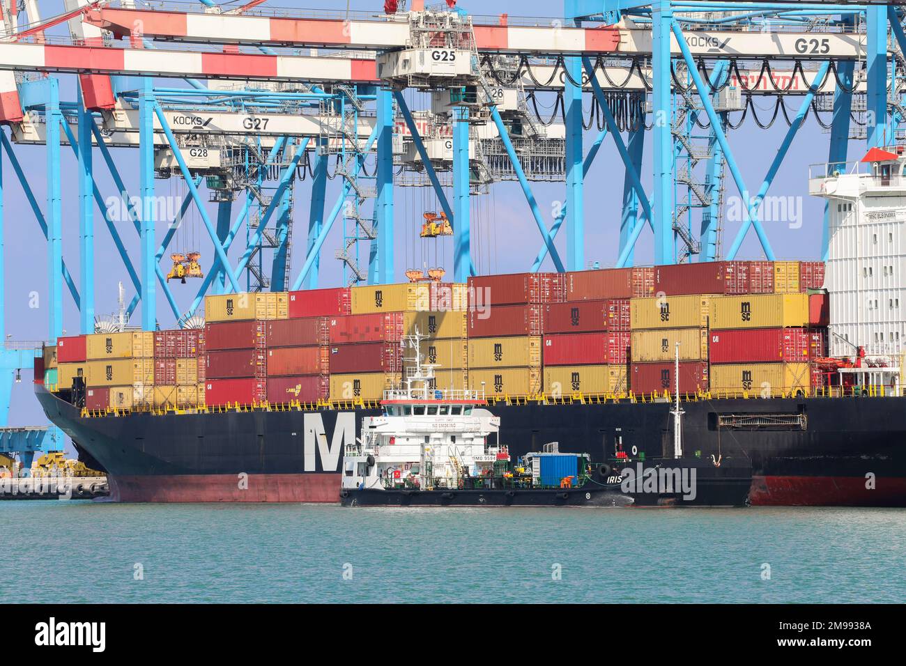 Haifa, Israel - 11. Oktober 2021: MSC Mega Containerschiff legte im Schiffshafen Haifa an. Stockfoto