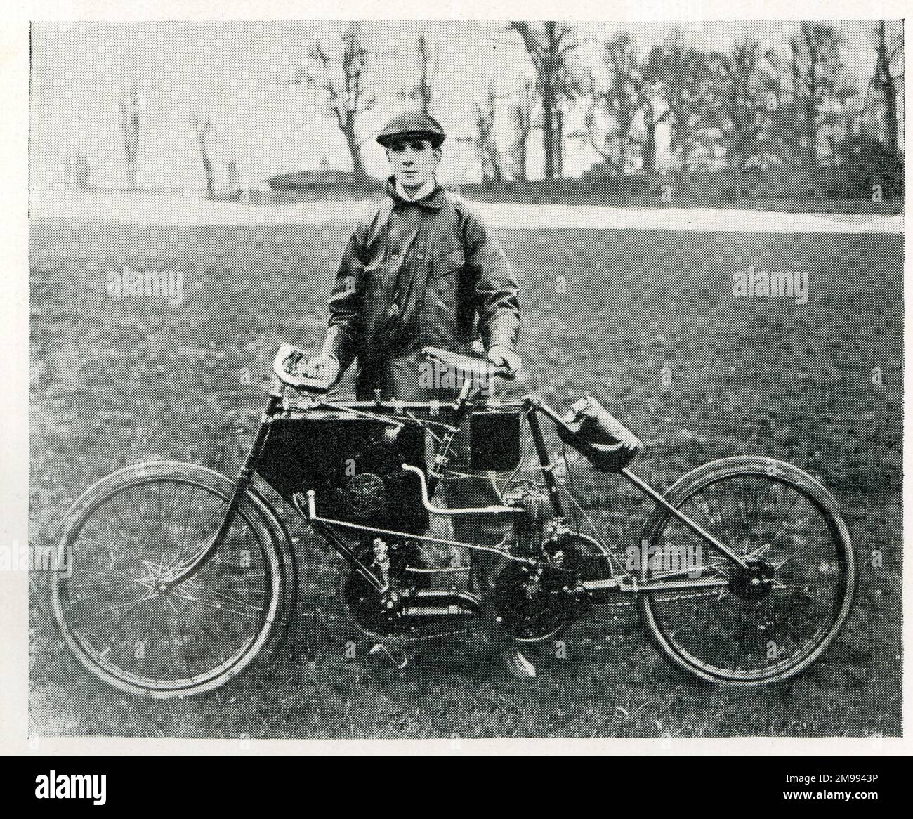 Early Motor Racing - Charles Jarrott mit einem Early Racing Motorrad. Stockfoto