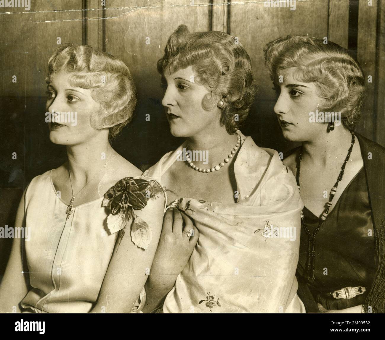 Lockiges Haar bei typischen Haaren von 1930. Stockfoto