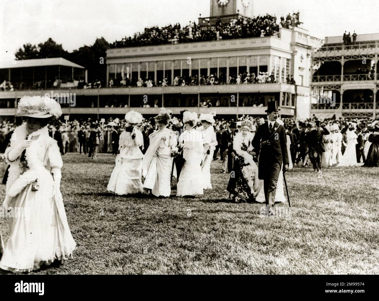 Leute bei den Ascot-Rennen 1907. Stockfoto