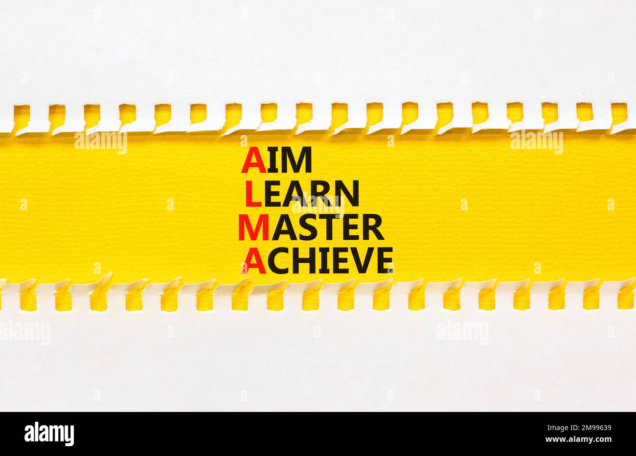 ALMA AIM Lerner Meister erreichen Symbol. Konzeptbegriffe ALMA AIM Learn Master Achievle auf gelbem Papier auf wunderschönem weißem Hintergrund. Business ALMA AIM lea Stockfoto