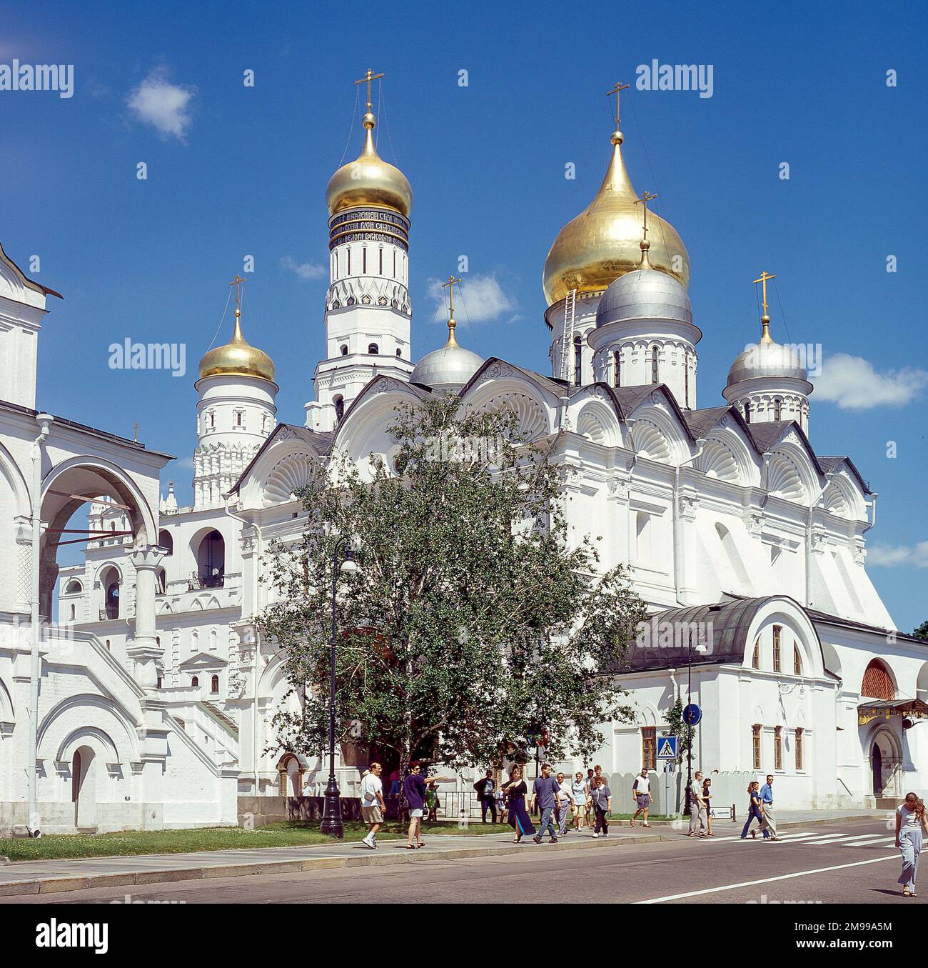 Iwan, der große Glockenturm und die Erzengel-Kathedrale, der Moskauer Kreml, Moskau, Zentralföderaler Bezirk, Russland Stockfoto