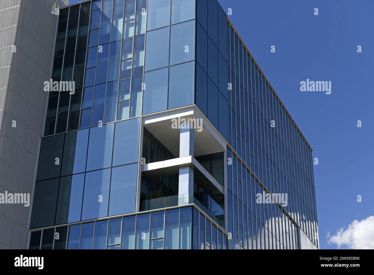 Modernes Glasbürogebäude der Finanzmediengruppe Sole 24 Ore in Mailand Stockfoto