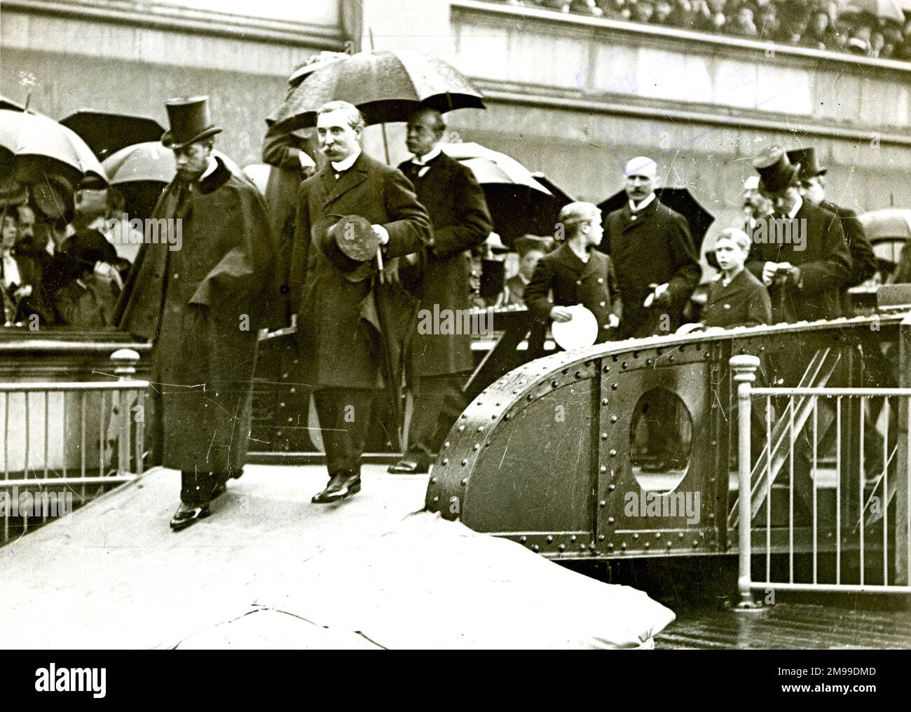 Eröffnung des Dampfschiffservice des London County Council durch HRH George, Prince of Wales, am Westminster Pier, London, 17. Juni 1905. Stockfoto