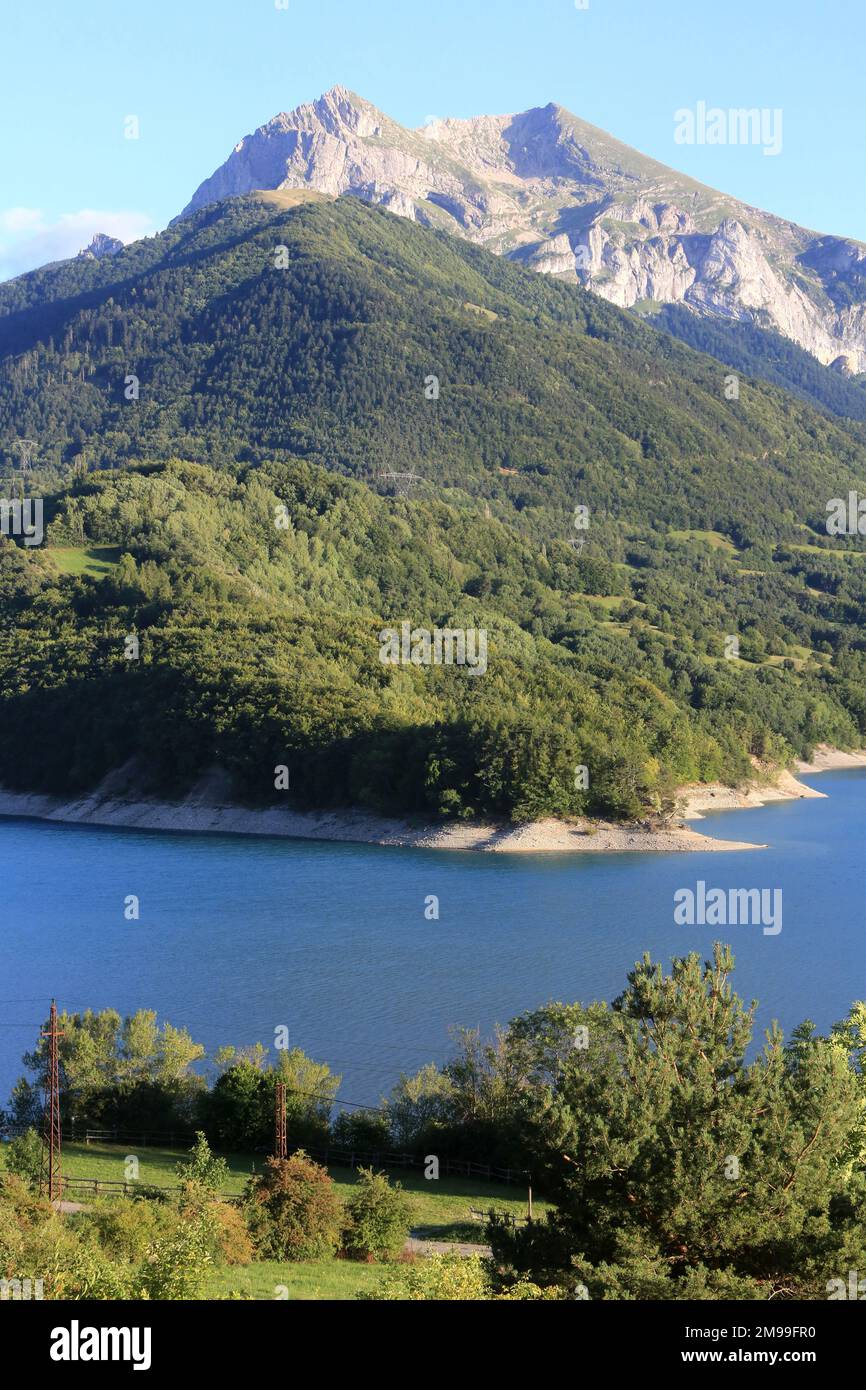 Sautet-See und Massif du Dévoluy. Isere. Auvergne-Rhône-Alpes. Frankreich. Europa. Stockfoto