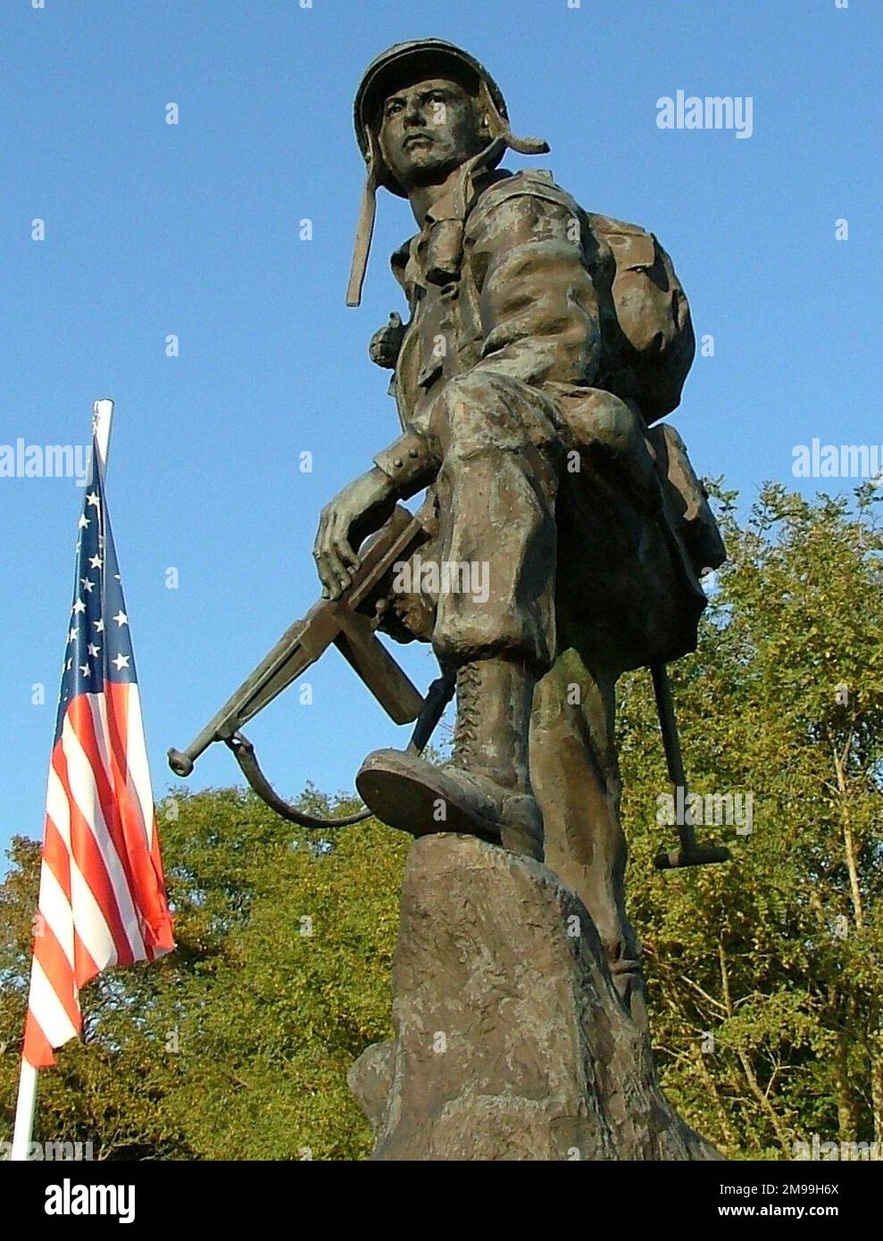 Die Bronzestatue ist eine Nachbildung einer in der US Army Infanterie ...