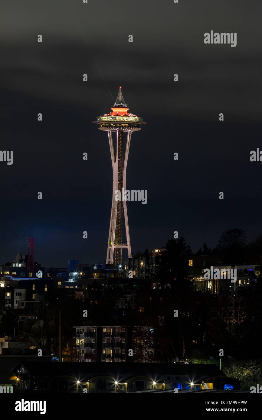 WA22918-00... WASHINGTON - Space Needle vorbereitet für Silvester Feuerwerk vom Gas Works Park in Seattle. Stockfoto